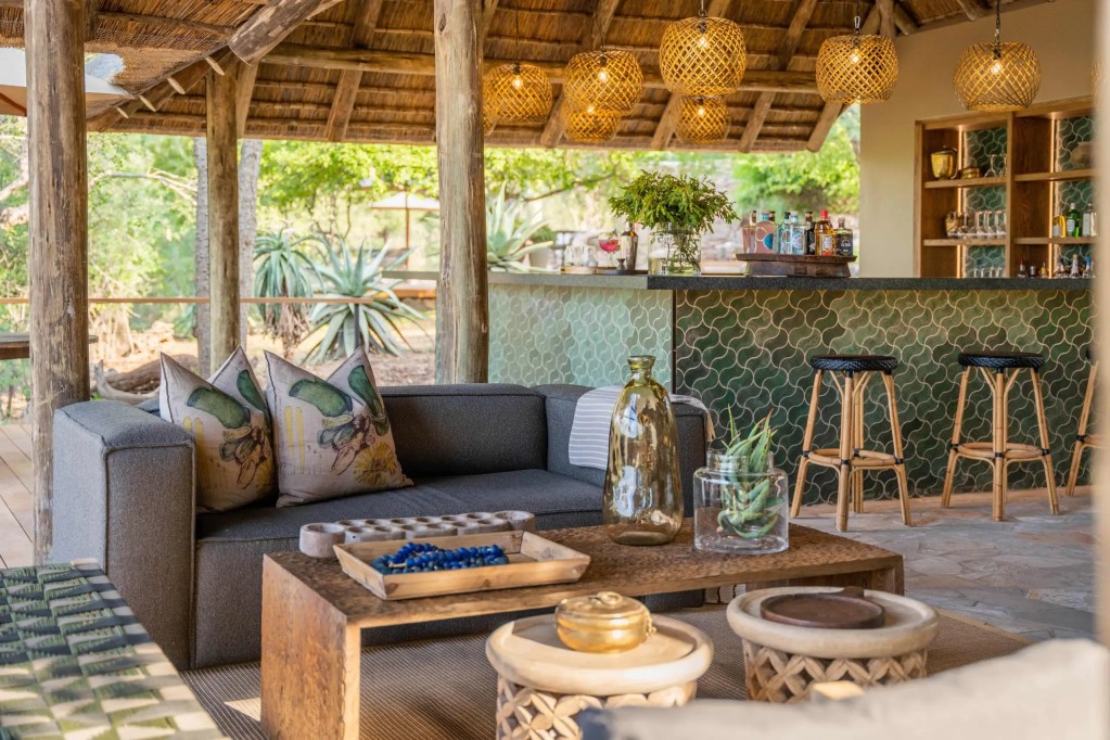 Luxury safari lounge with bar, African photo safari ambiance