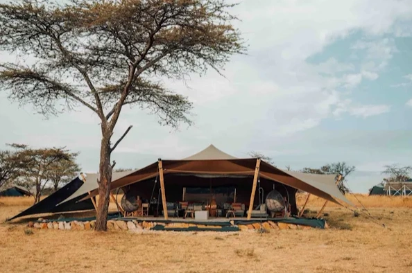 Mobile migration camp during a Great Migration photo safari in East Africa